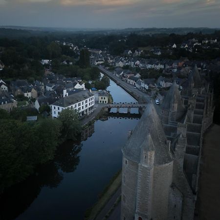 Hotel Restaurant Du Chateau Josselin Exterior foto