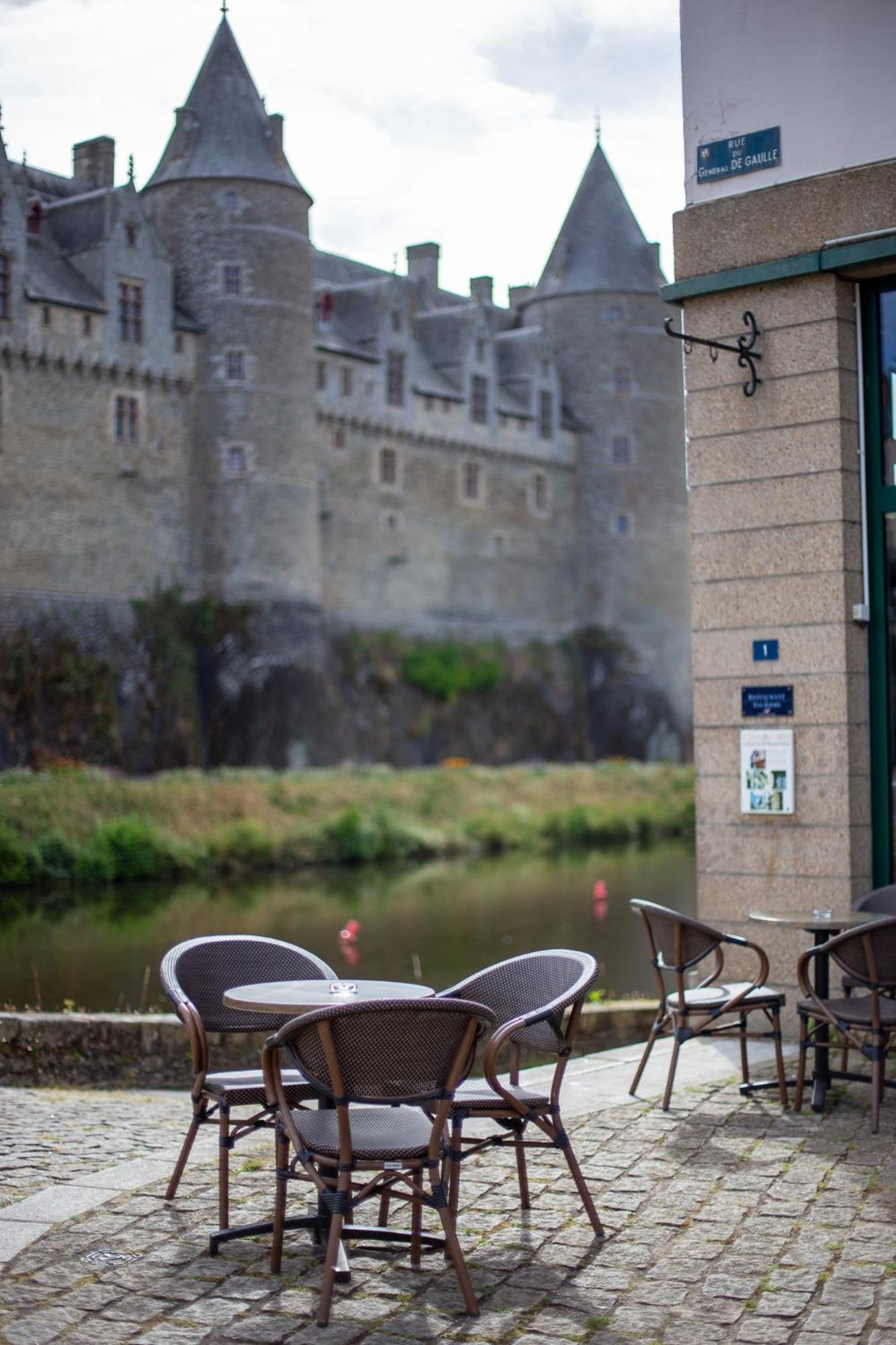 Hotel Restaurant Du Chateau Josselin Exterior foto