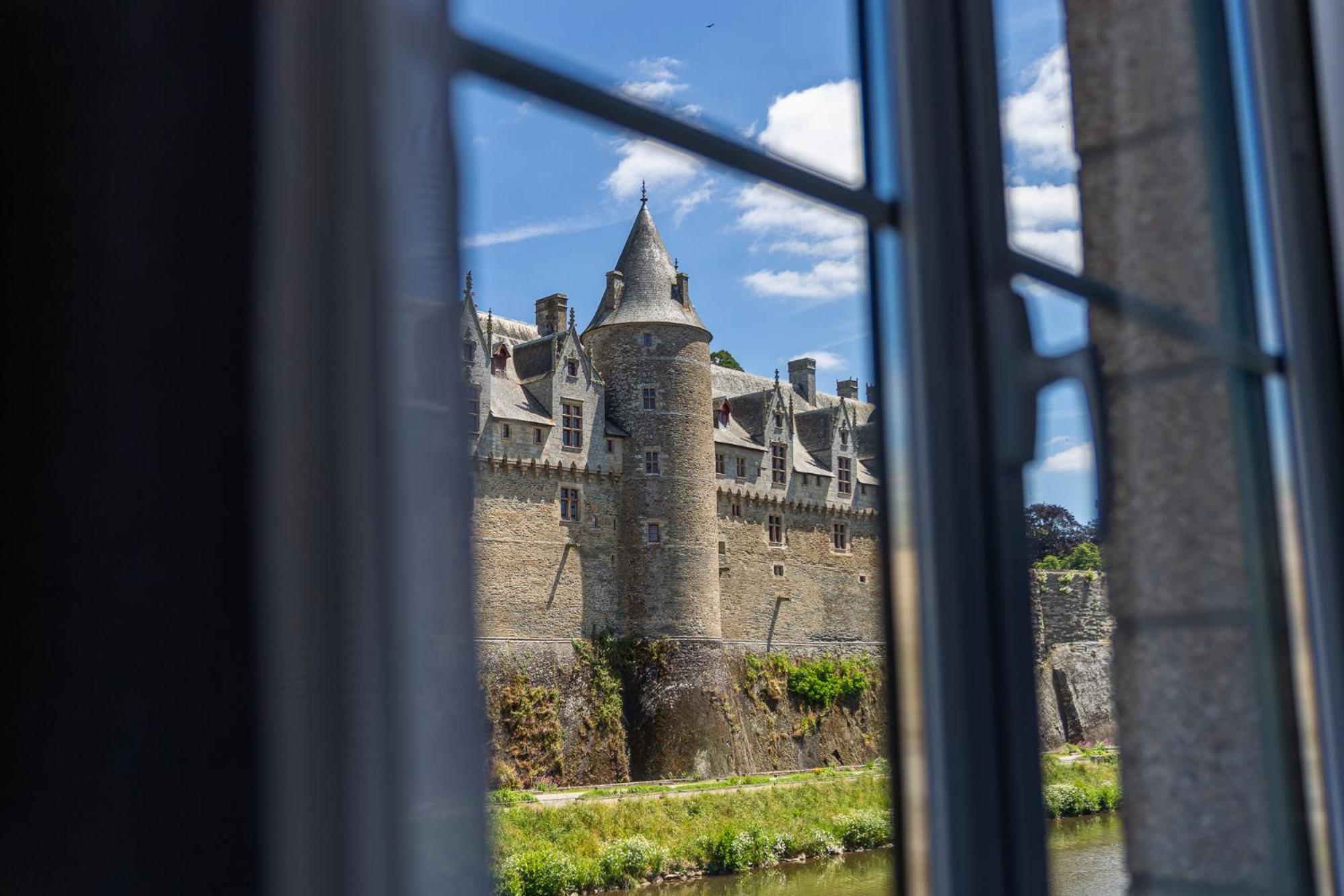 Hotel Restaurant Du Chateau Josselin Exterior foto