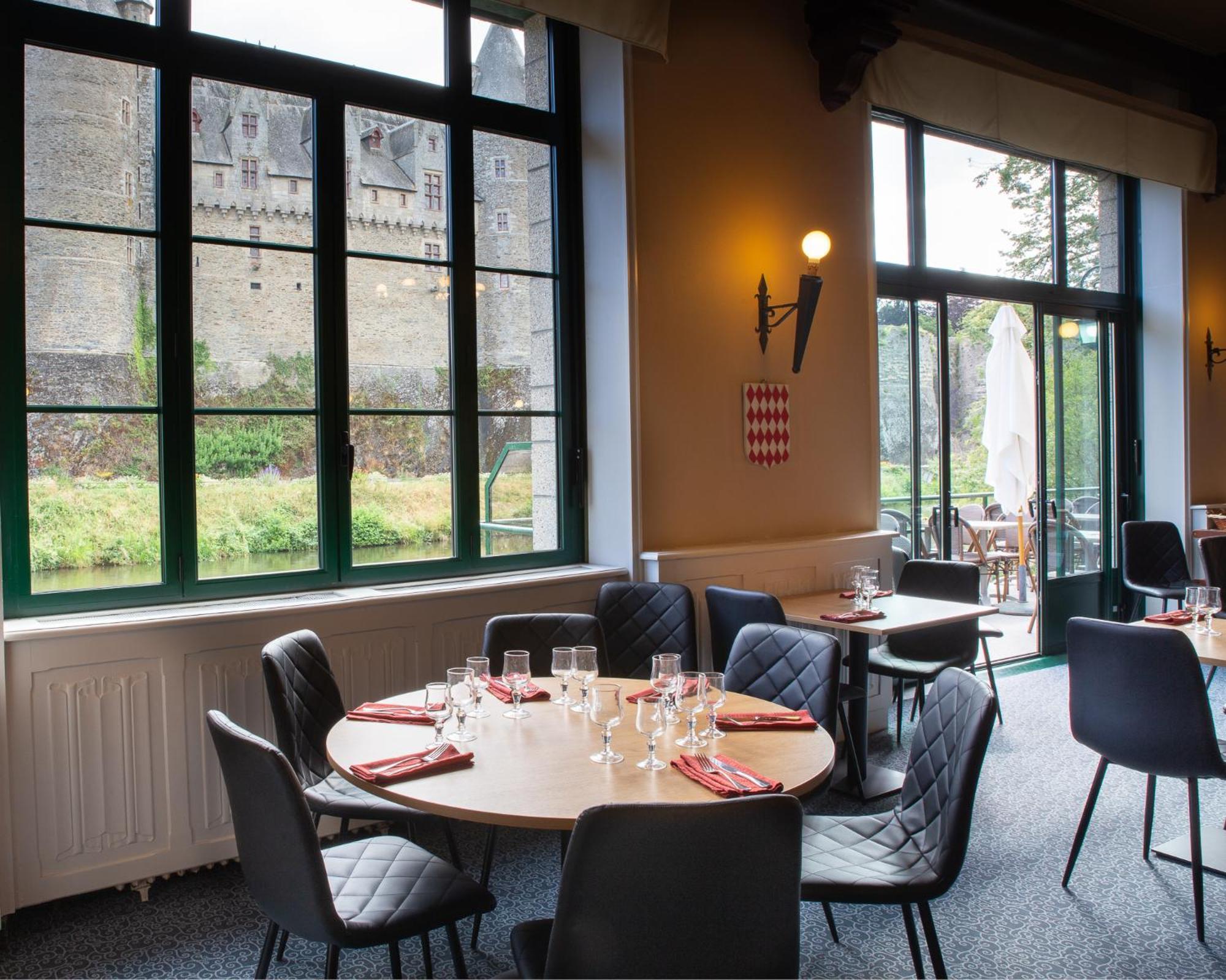 Hotel Restaurant Du Chateau Josselin Exterior foto