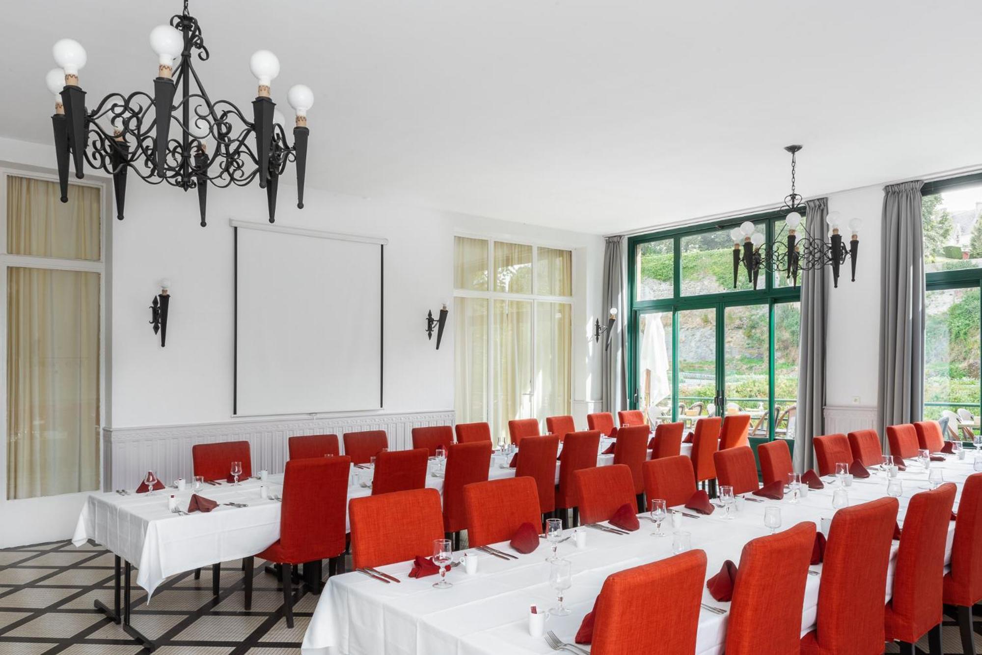 Hotel Restaurant Du Chateau Josselin Exterior foto